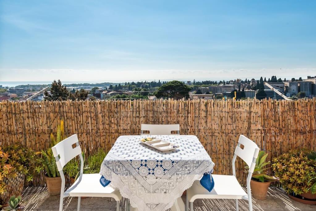 Top Floor Apartment Near Historic Fortino Катания Екстериор снимка
