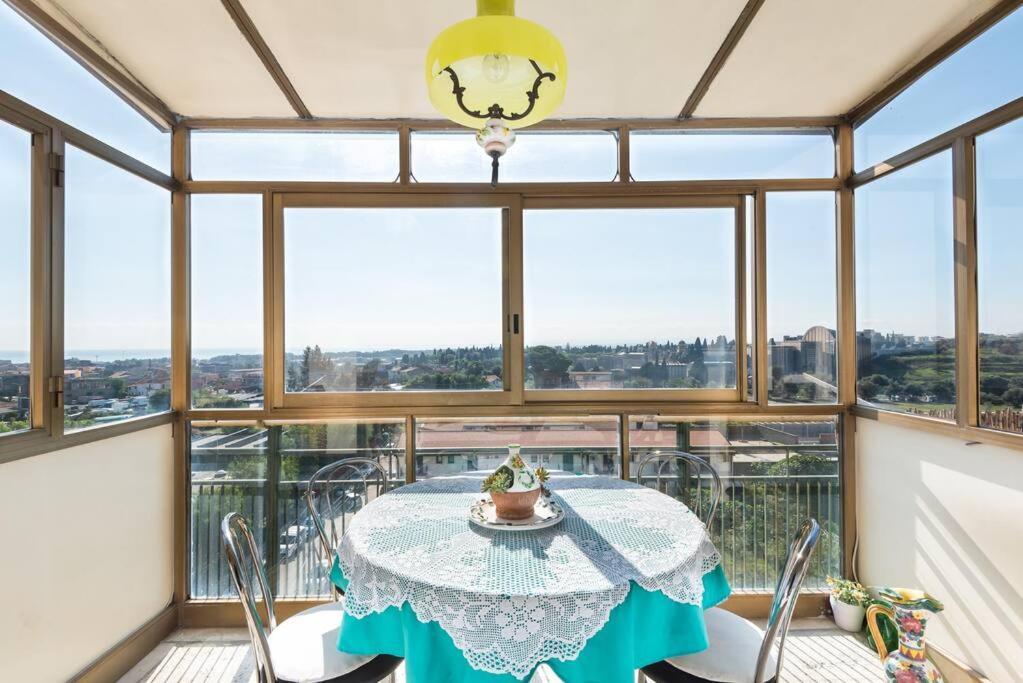 Top Floor Apartment Near Historic Fortino Катания Екстериор снимка